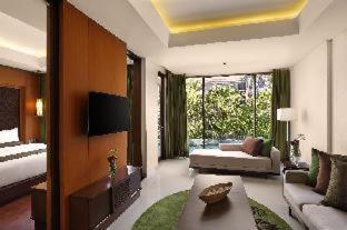 Flash Deal - Queen Suite with Pool Access (Free One Time Set Menu Lunch for 2 pax with min.stay 2 nights)